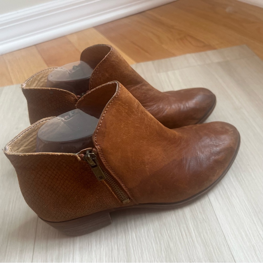 Lucky Brand Blare Cognac Brown Two Toned Booties Sz 7.5 Western Boho Preppy